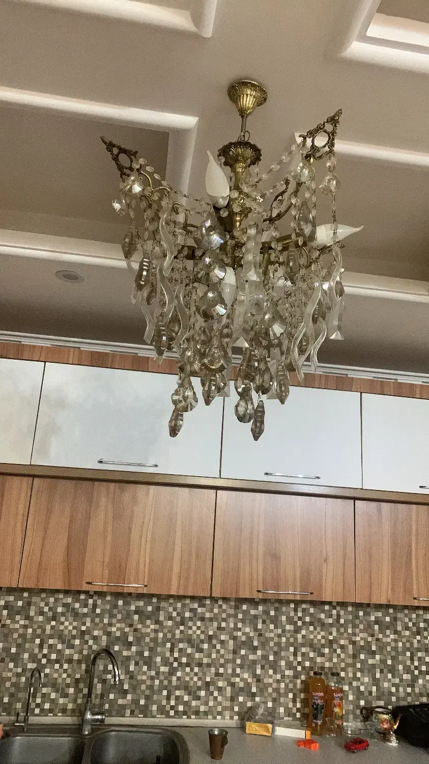 دو عدد لوستر برنجی و کریستال تمیز و سالم|لوستر و چراغ آویز|گرگان, |دیوار