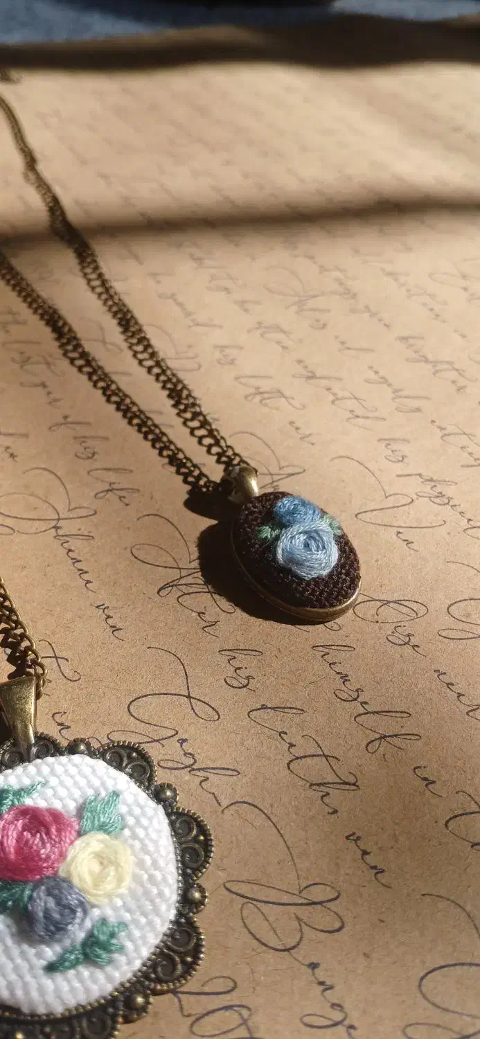 گردنبند گلدوزی|صنایع دستی و سایر لوازم تزئینی|رشت, جانبازان|دیوار