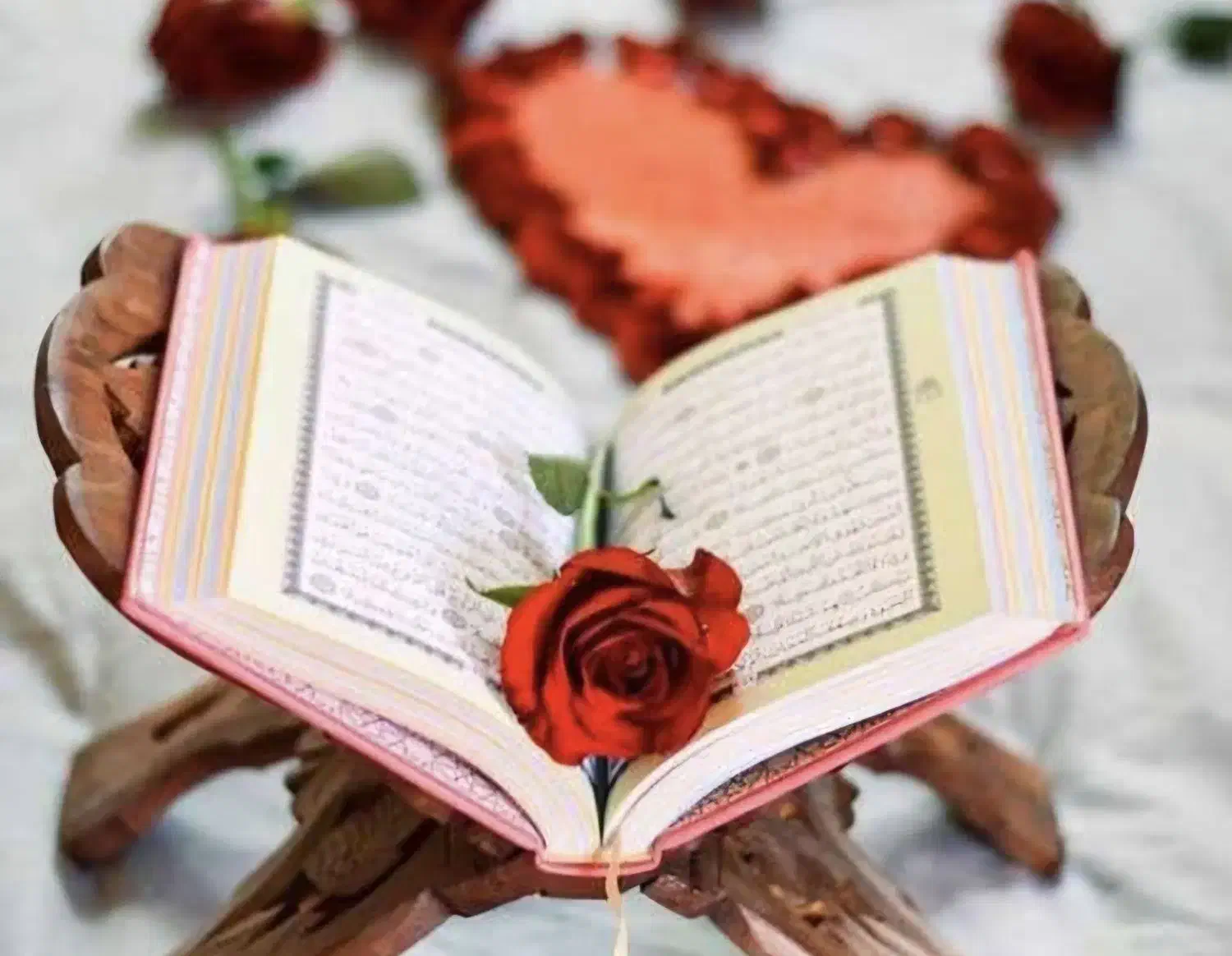 سرکتاب قرآنی|کتاب و مجله مذهبی|قم, بوستان خلیج فارس|دیوار