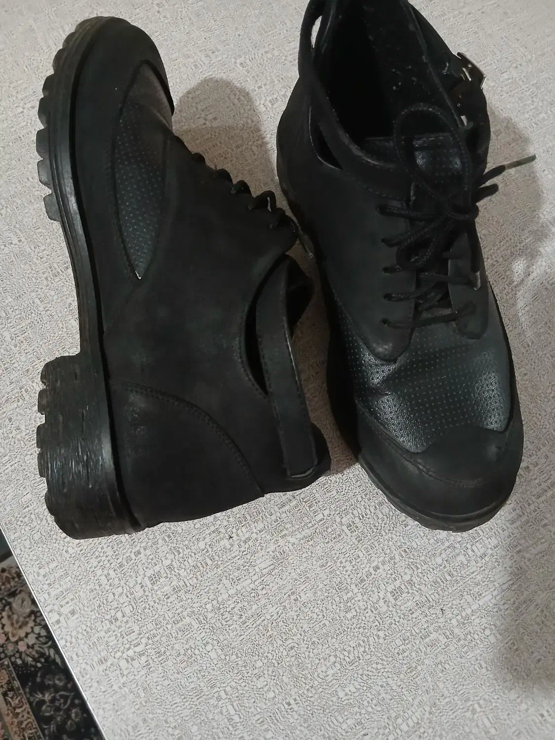 نیم بوت|کیف، کفش، کمربند|پرند, فاز ۶|دیوار