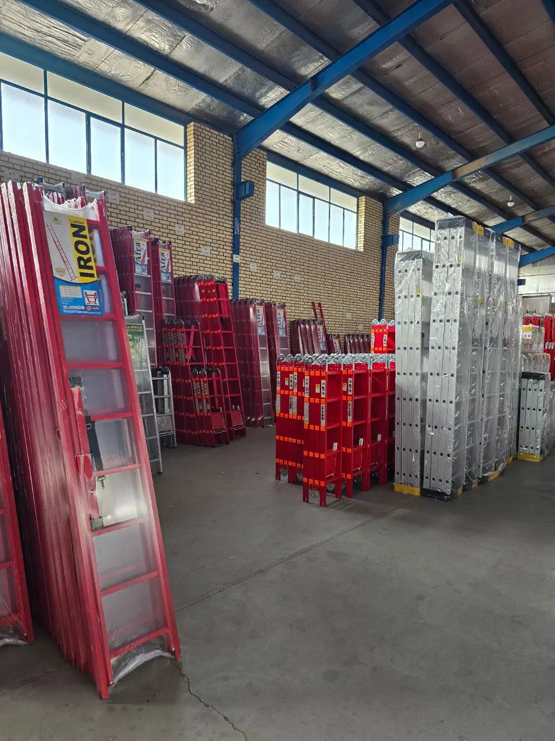 نردبان آیرون|ابزارآلات|کرج, شهرک بنفشه|دیوار