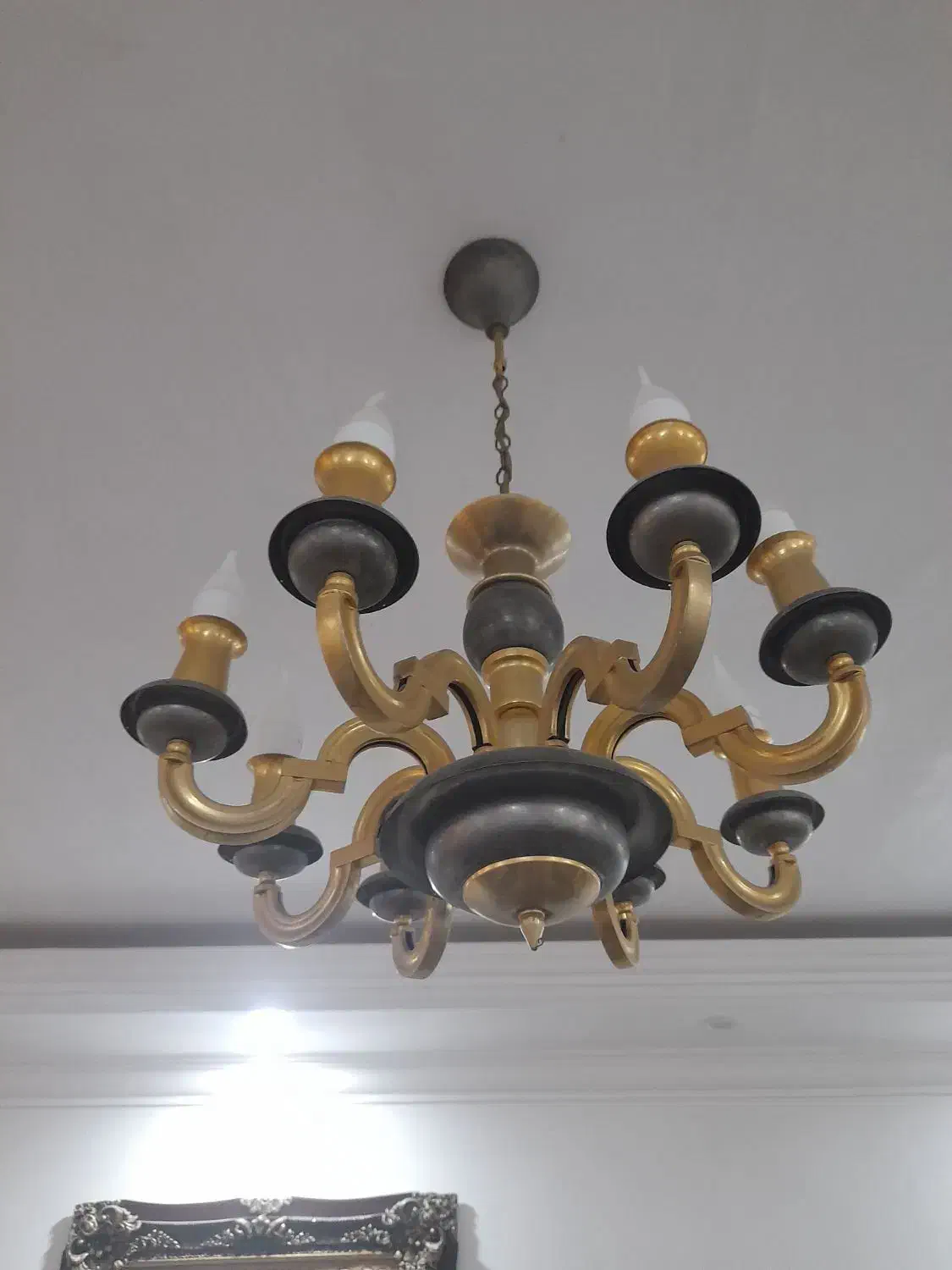 لوستر|لوستر و چراغ آویز|گلستان (تهران), |دیوار