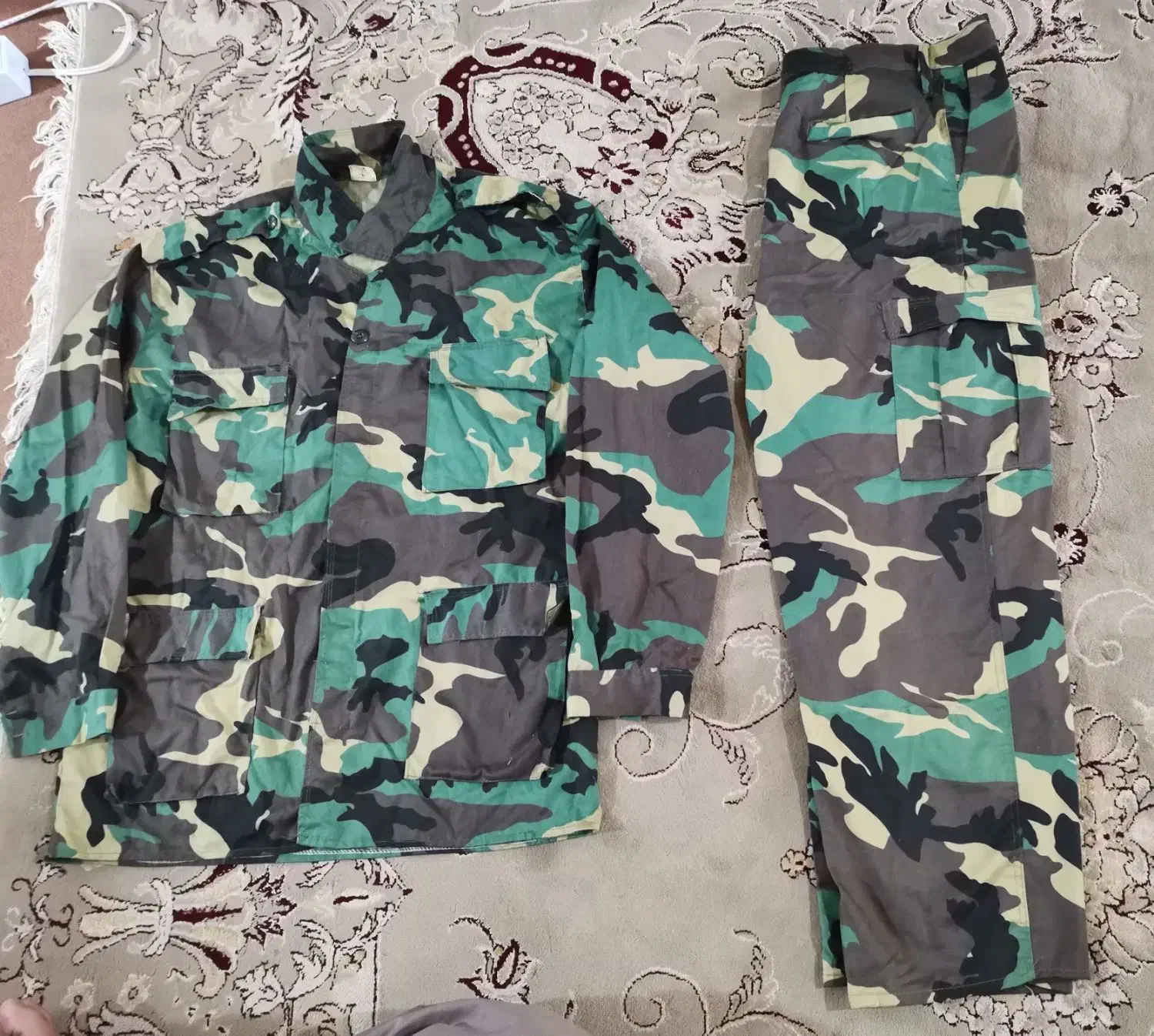 لباس نظامی|لباس|بیستون, |دیوار