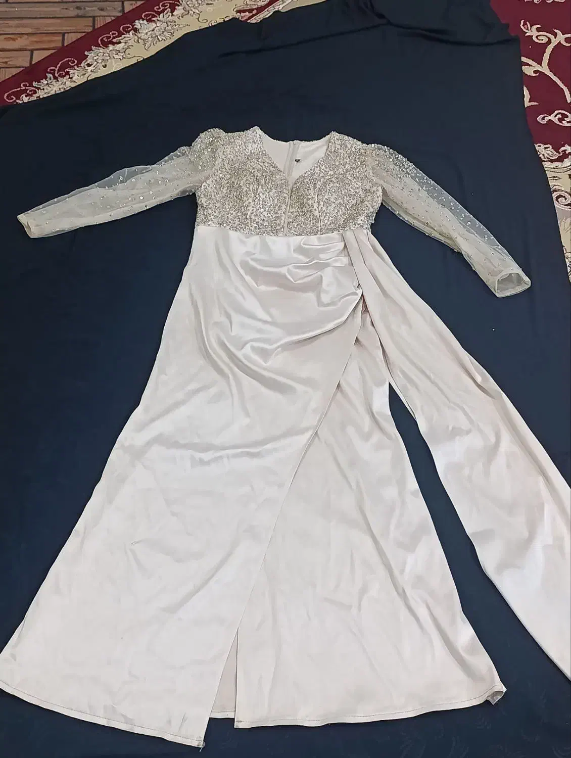 لباس مجلسی|لباس|نیمروز, |دیوار