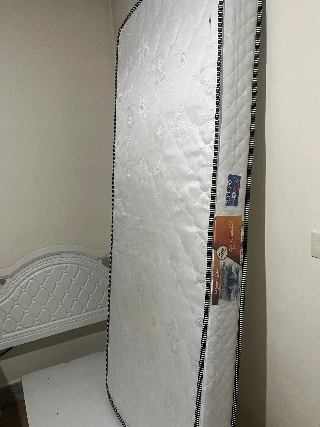 تخت.تشک طبی|تخت و سرویس خواب|شاهین‌شهر, شهرک گلدیس|دیوار