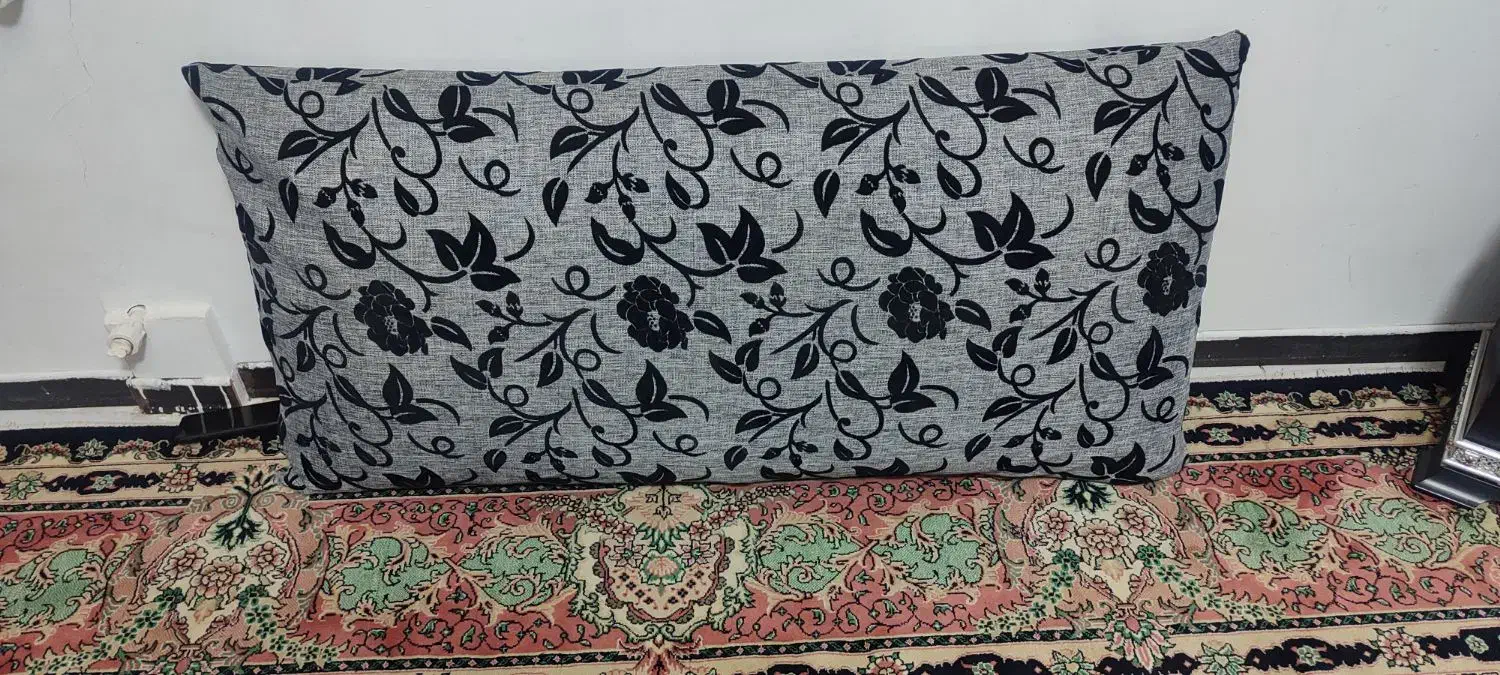 یک جفت پشتی و جا کفشی ایستاده|مبلمان خانگی و میز عسلی|نظرآباد, مسکن مهر نظرآباد|دیوار