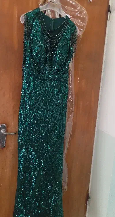 لباس مجلسی|لباس|مرودشت, مسکن مهرگان|دیوار