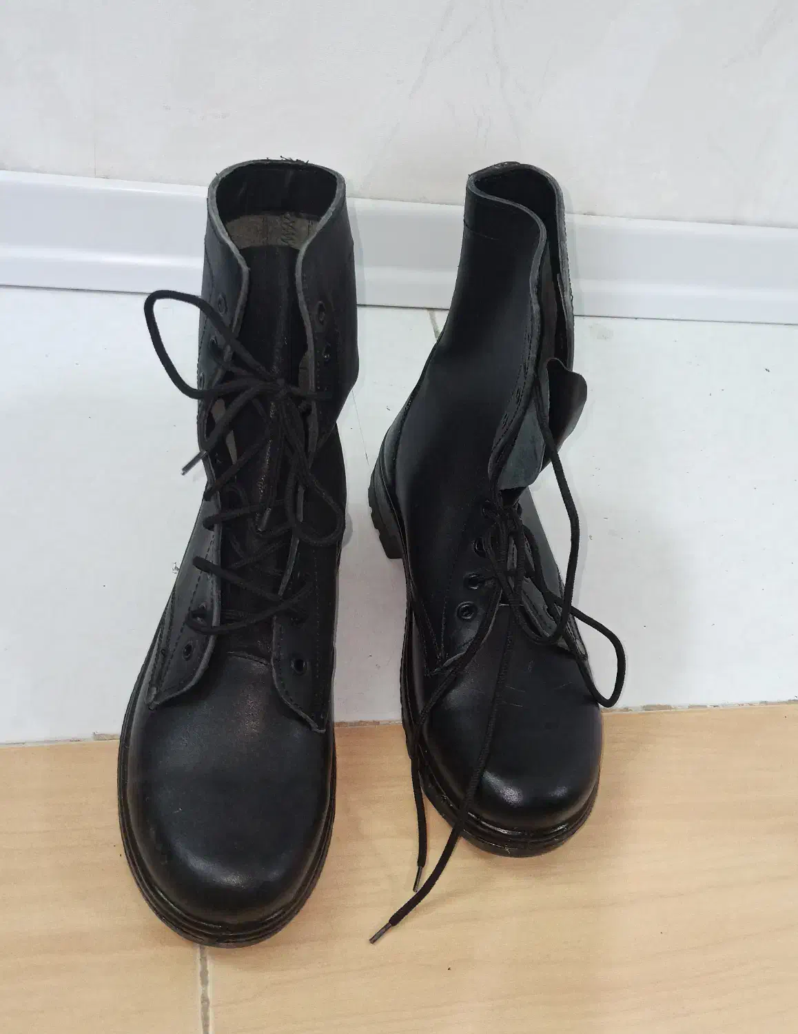 پوتین|کیف، کفش، کمربند|هشتگرد, شهرک ولیعصر (مصلی)|دیوار