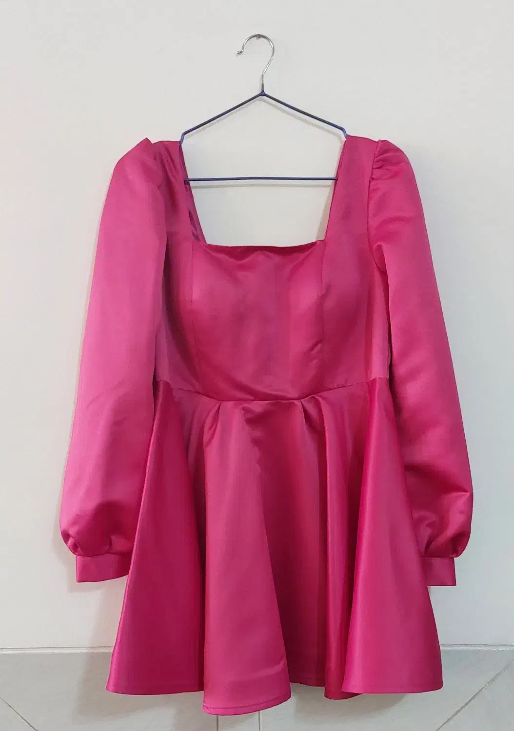 لباس عروسکی|لباس|مبارکه, |دیوار