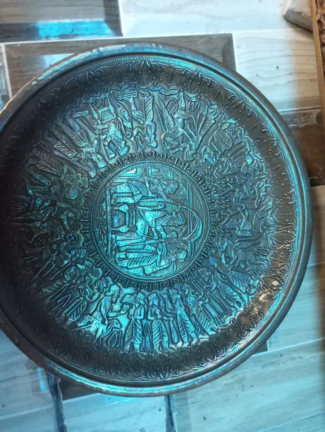 سینی قدیمی ونفیس جنس برنجی|کلکسیون اشیاء عتیقه|کازرون, |دیوار