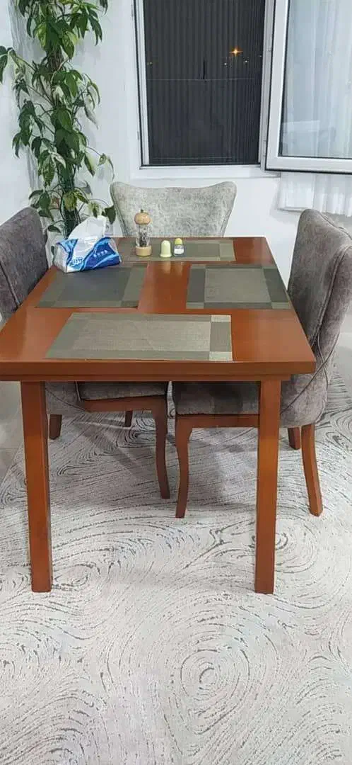 میز نهارخوری ۴ نفره در حد نو بدون صندلی|میز و صندلی غذاخوری|چالوس, |دیوار