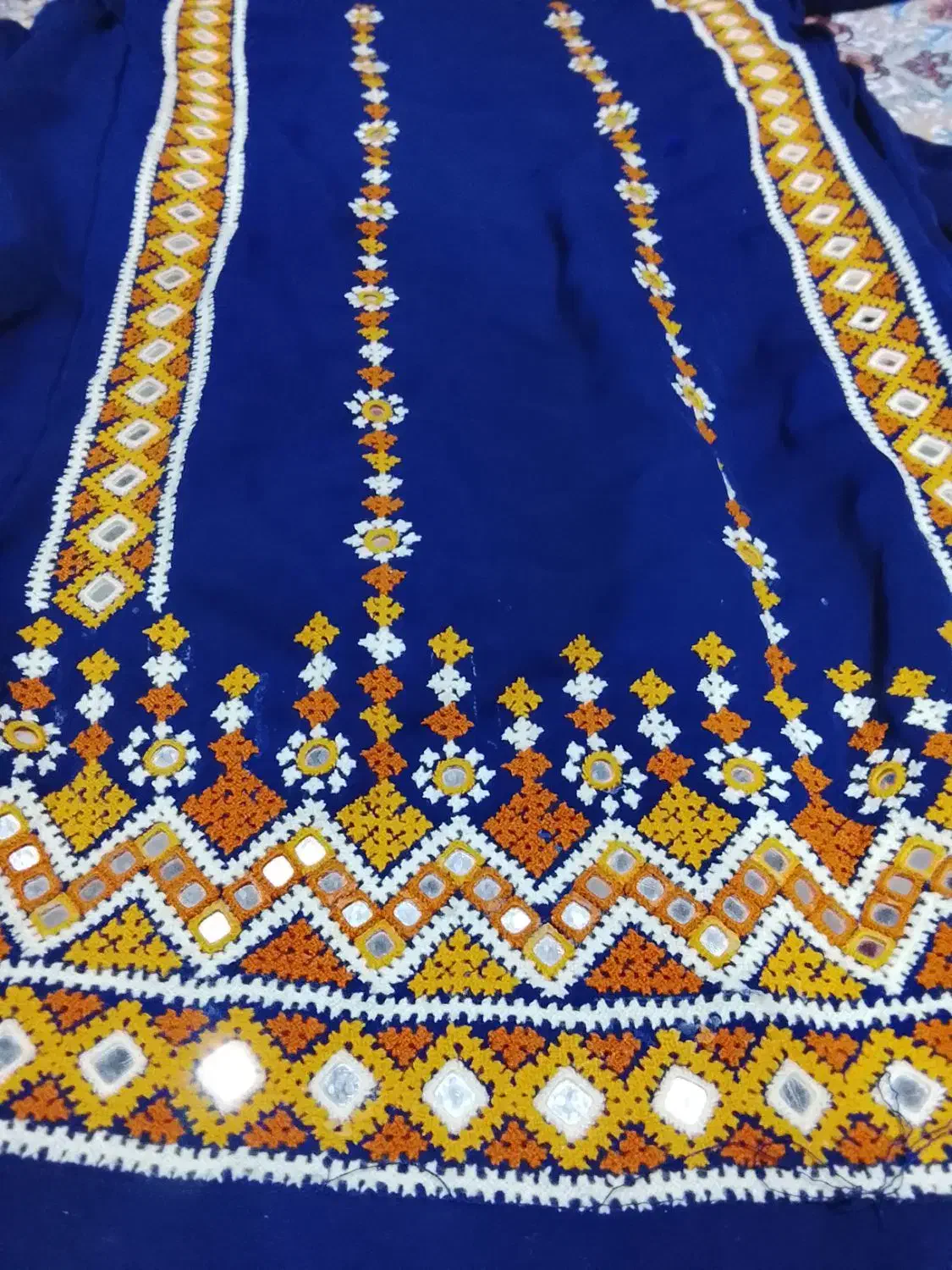 لباس|لباس|دلگان, |دیوار