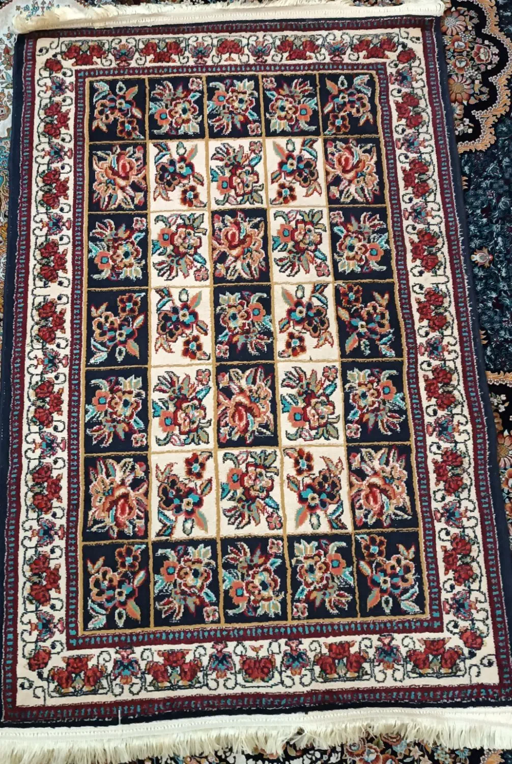 فرش و قالیچه بسیار زیبا و کاملا سالم|فرش|تهران, خانی آباد نو جنوبی|دیوار