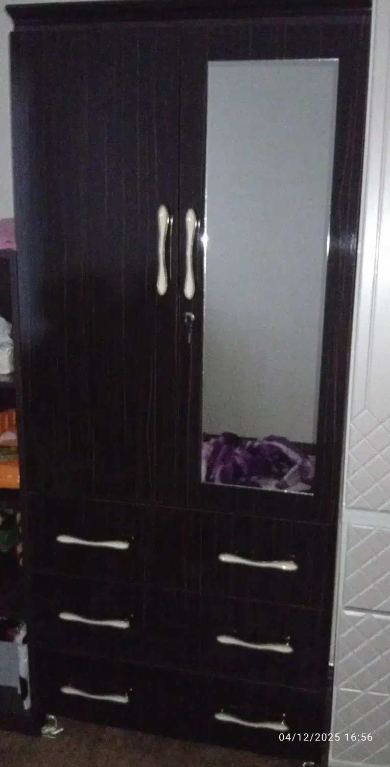 کمد دو درب سه کشوکاملا سالم کم استفاده شده|جاکفشی، کمد، دراور|هشتگرد, هشتگرد قدیم|دیوار