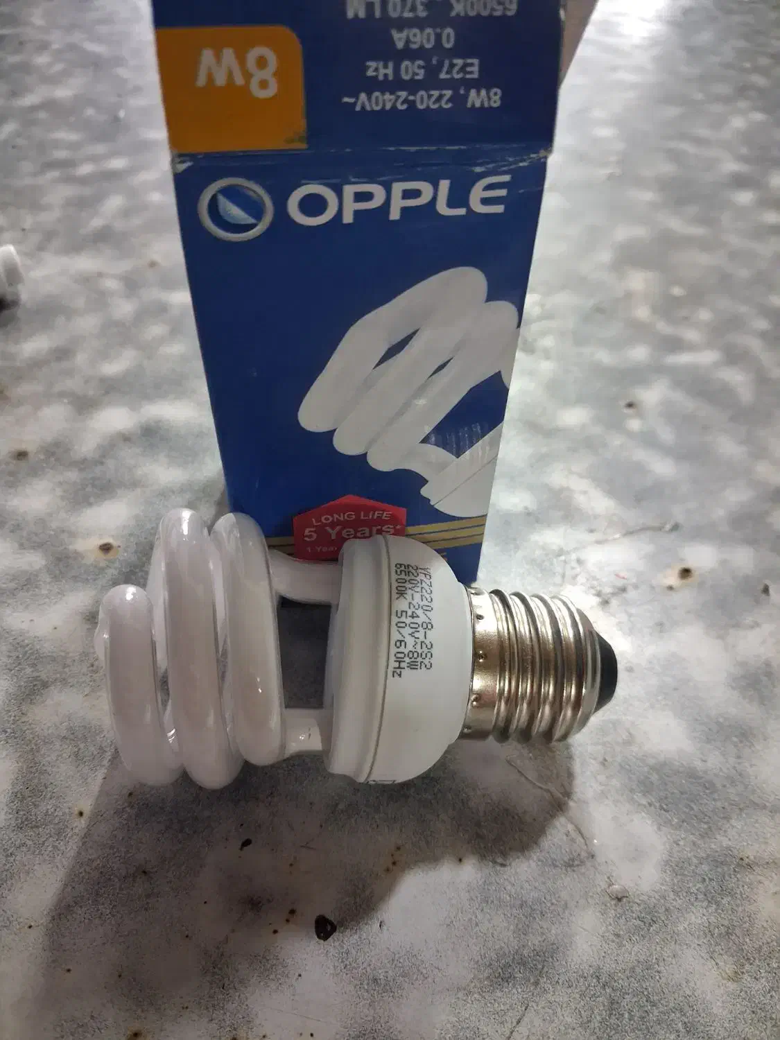 لامپ کم مصرف ۸وات|لامپ و چراغ|اهر, |دیوار