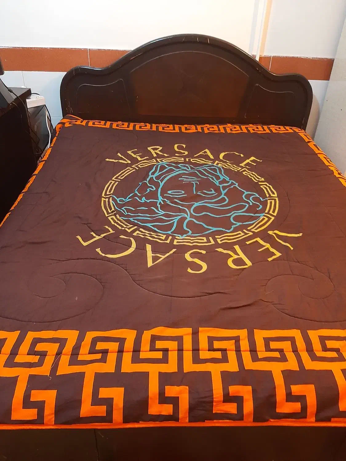 تخت دو نفره سالم، همراه تشک|تخت و سرویس خواب|کلاله, |دیوار