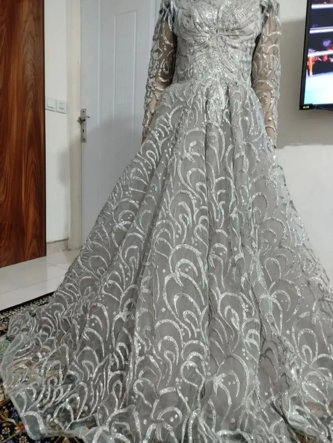 لباس مجلسی|لباس|بومهن, |دیوار