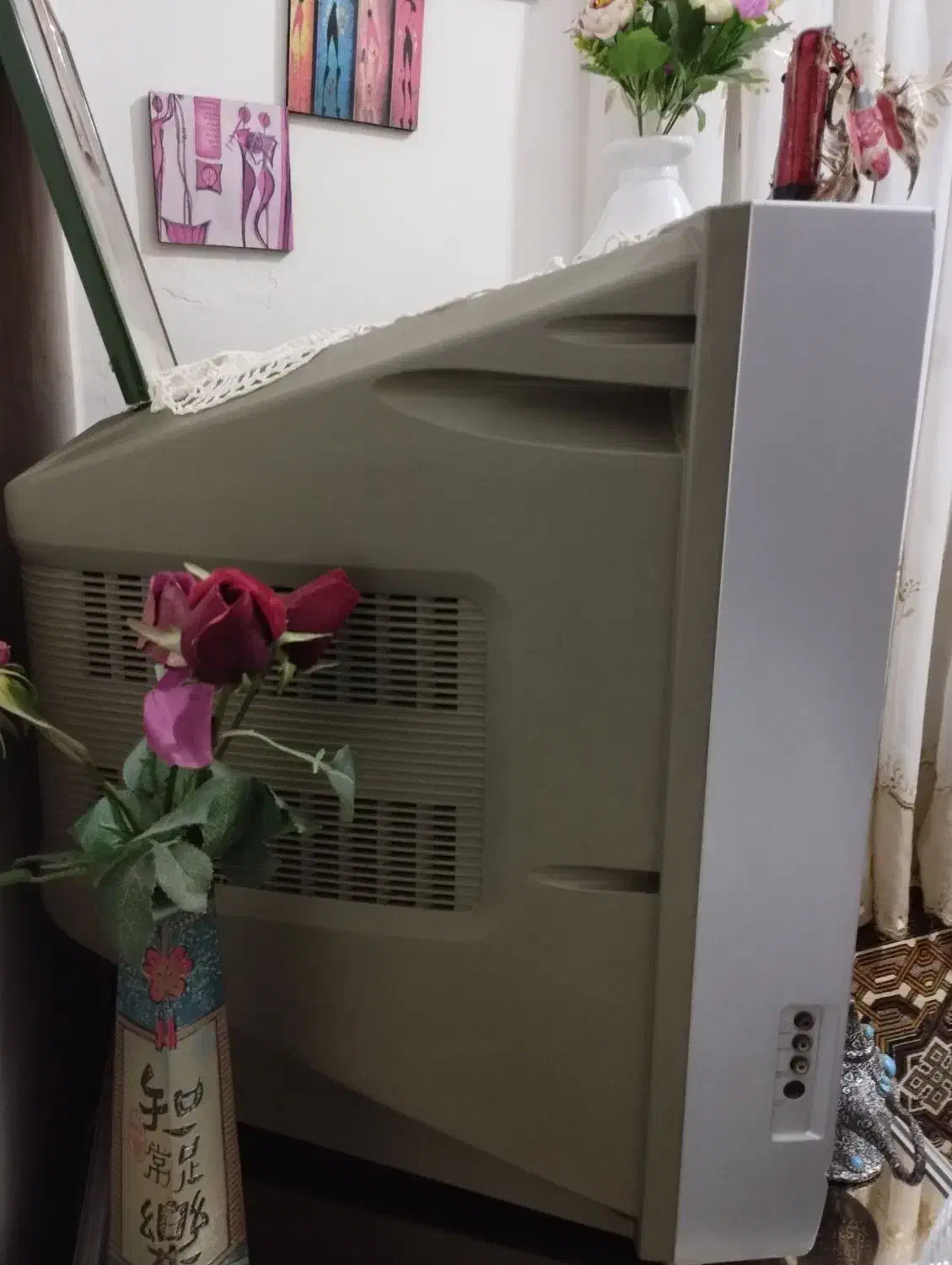 تلویزیون ۲۹اینچ.قیمت ۳۰۰۰۰۰۰ تومان.|تلویزیون و پروژکتور|رشت, پیرکلاچای|دیوار