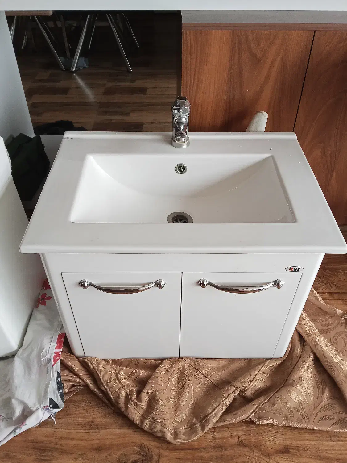 کابینت دستشویی|لوازم سرویس بهداشتی|همدان, |دیوار