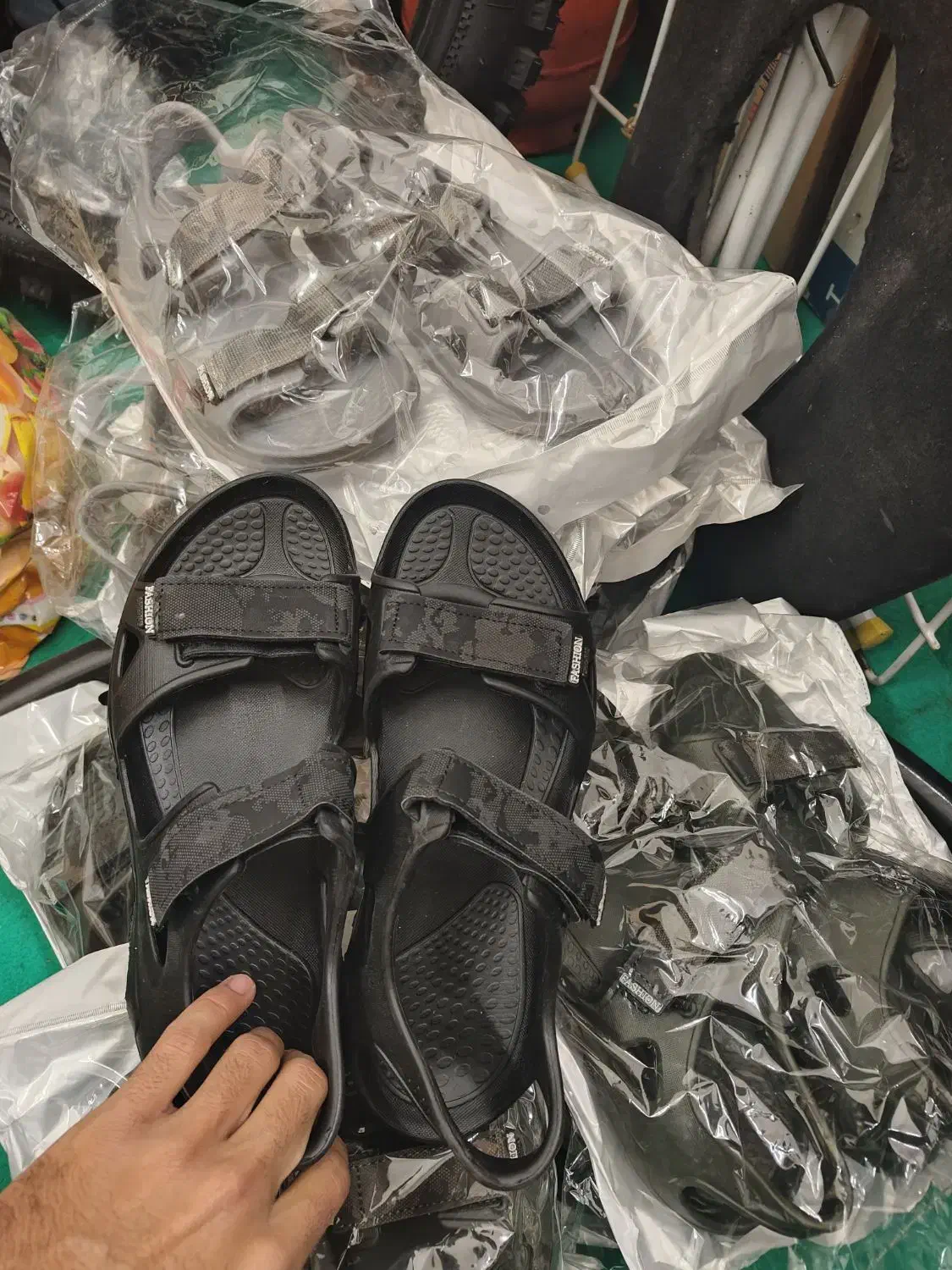 دمپایی و صندل به علت تغییر شغل|کیف، کفش، کمربند|قزوین, |دیوار