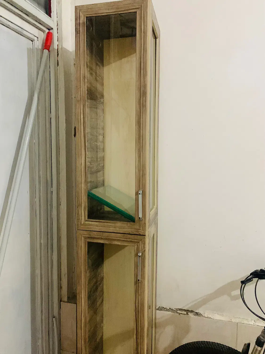 ویترین مغازه آرایشگاه|بوفه، ویترین، کنسول|خوی, |دیوار