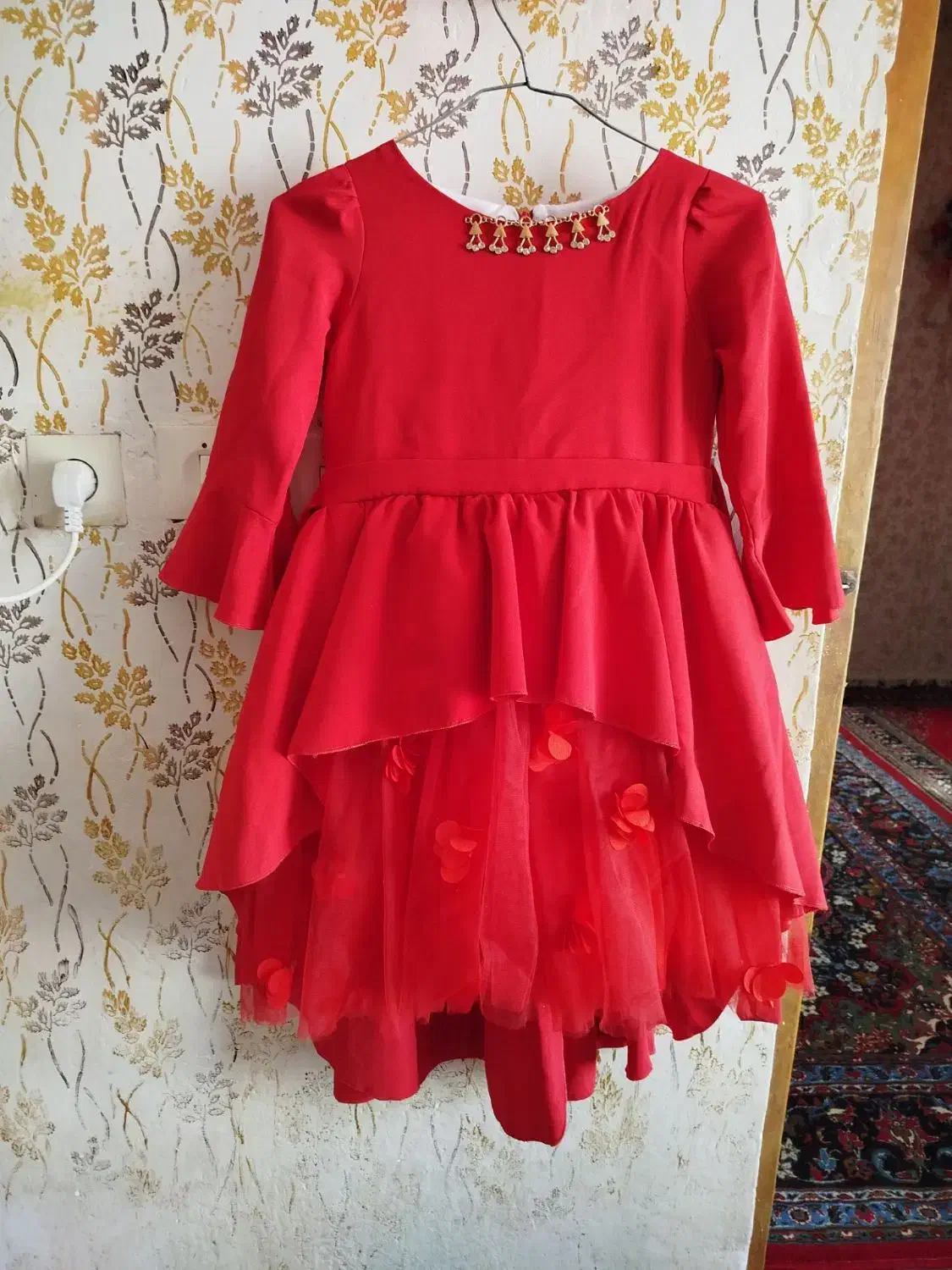 لباس مجلسی|لباس|کلاله, |دیوار