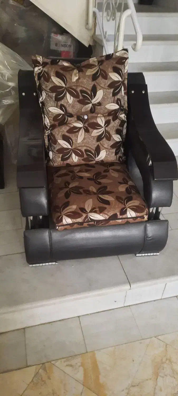 مبل راحتی وجلو مبلی|مبلمان خانگی و میز عسلی|نیشابور, بلوار گلها|دیوار