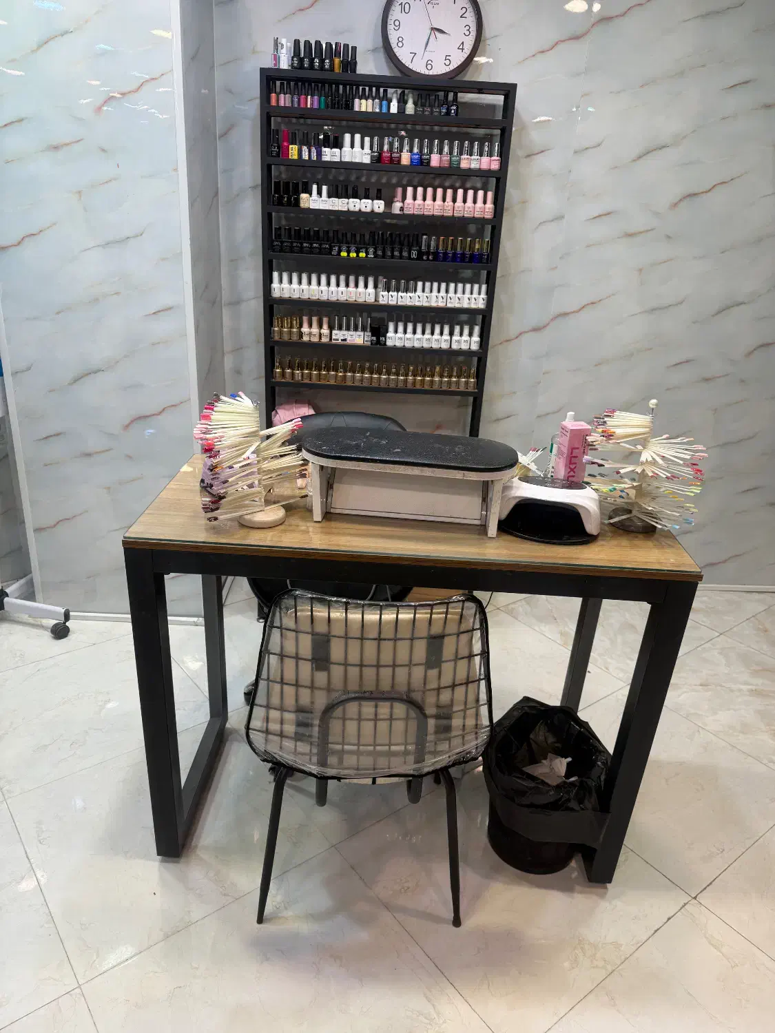 تجهیزات|آرایشگاه و سالن‌های زیبایی|ساوه, |دیوار