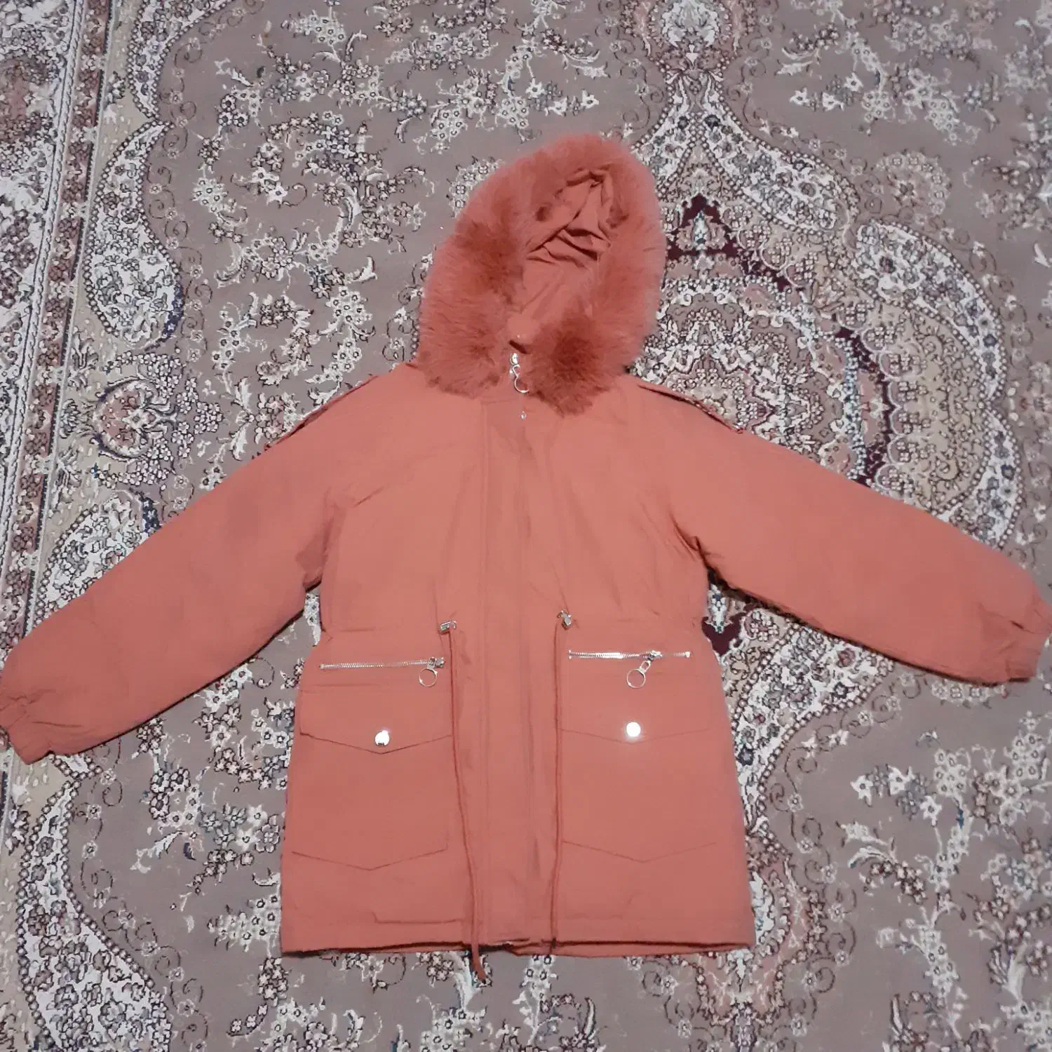 کاپشن|لباس|پرند, فاز ۶|دیوار