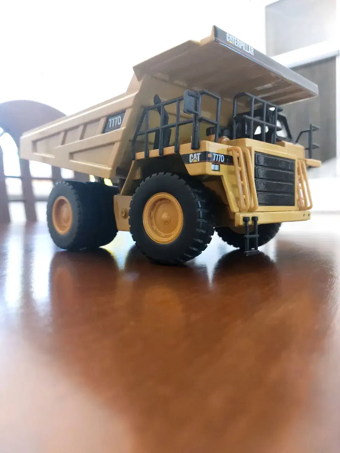 ماکت دامپ تراک کاترپیلار 777|کلکسیون و سرگرمی|تهران, امام زاده عبدالله|دیوار