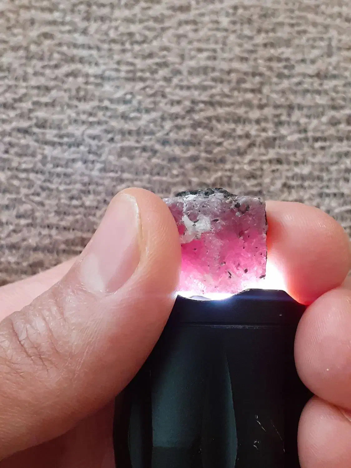 یاقوت|جواهرات|ری, منصوریه منگل|دیوار