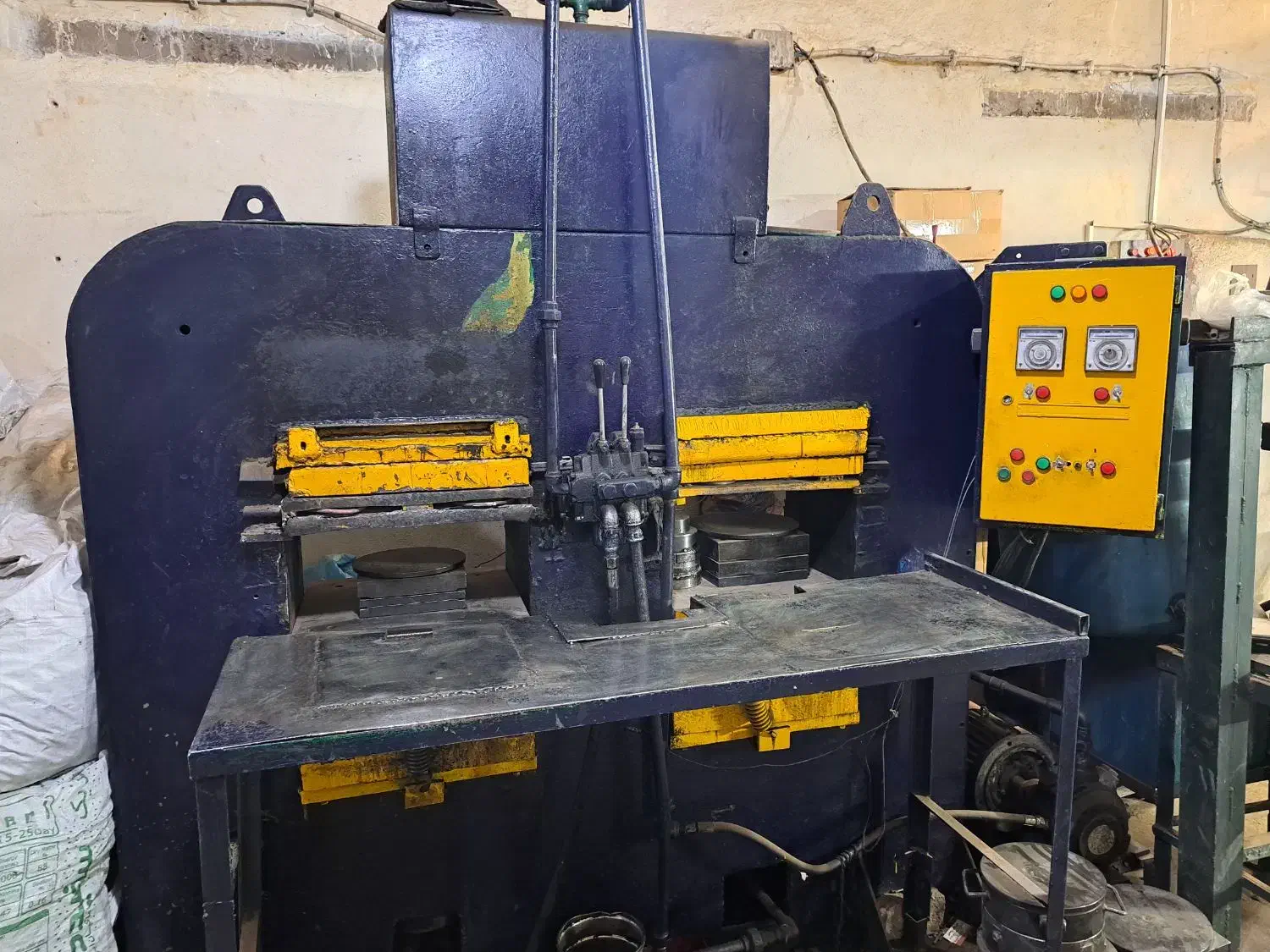 دستگاه پرس لاستیک و غلطک یا نورد لاستیک|ماشینآلات صنعتی|تهران, یافت آباد جنوبی|دیوار