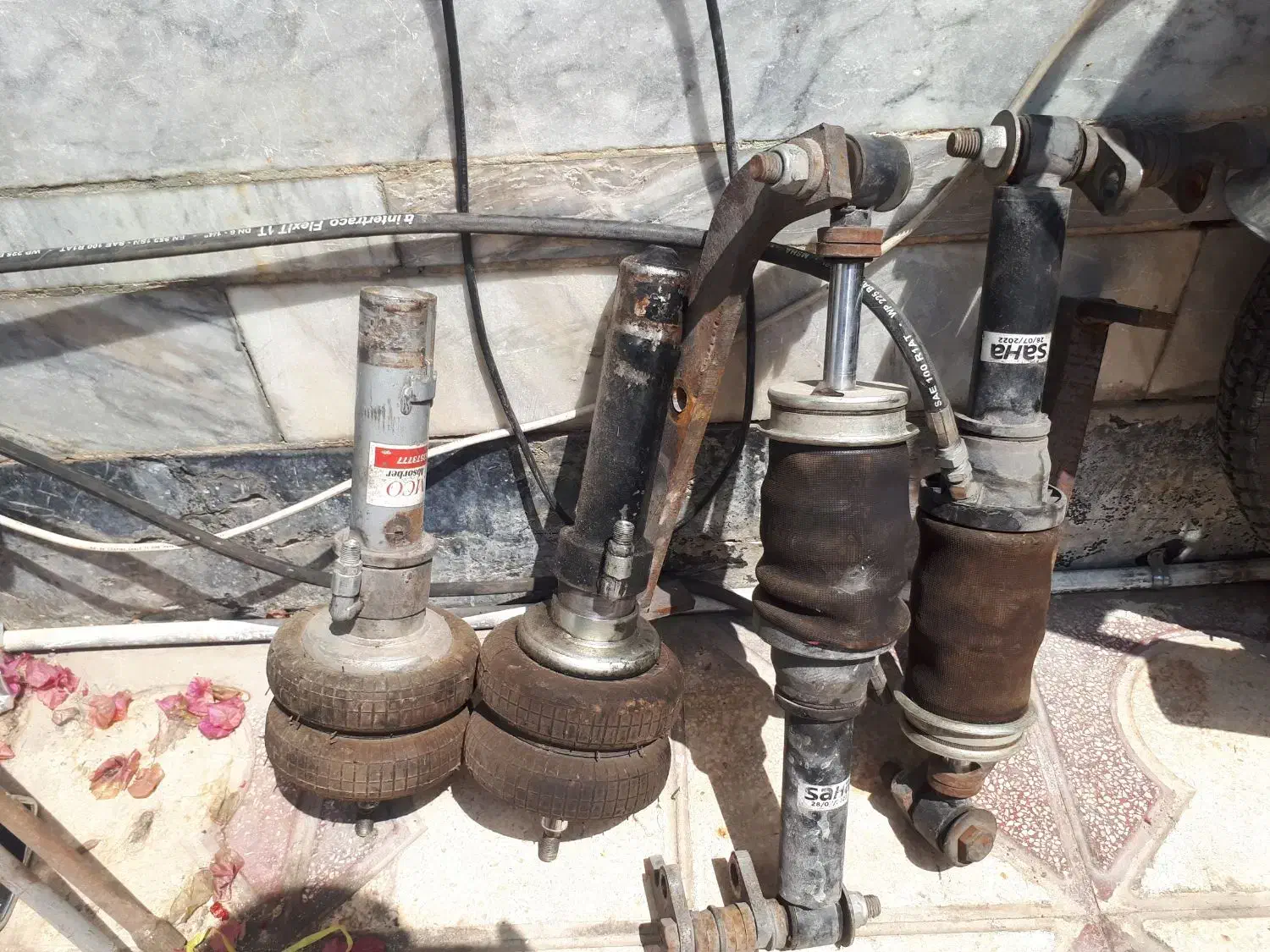 پنوماتیک پژو|قطعات یدکی و لوازم جانبی|شیراز, بالا کفت|دیوار