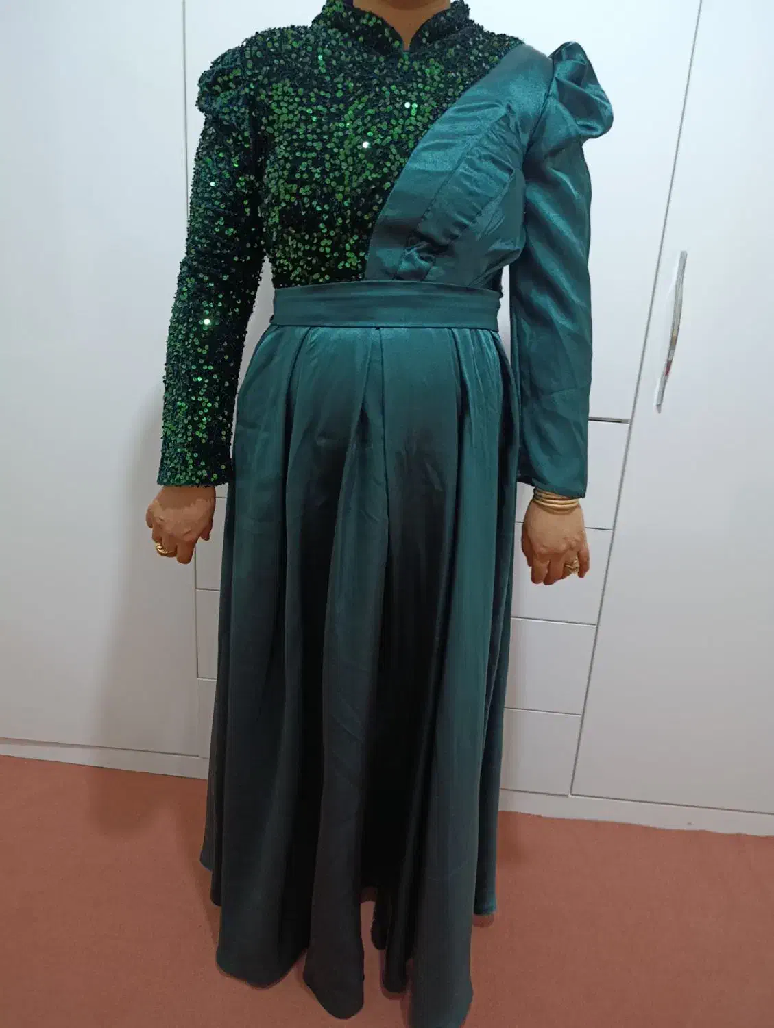 لباس مجلسی تمیز و سالم|لباس|میانه, |دیوار