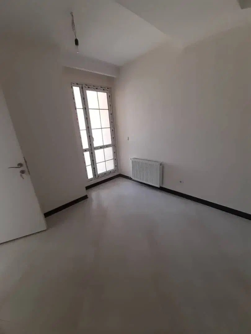 ۹۵متر نوساز فول/دبستان