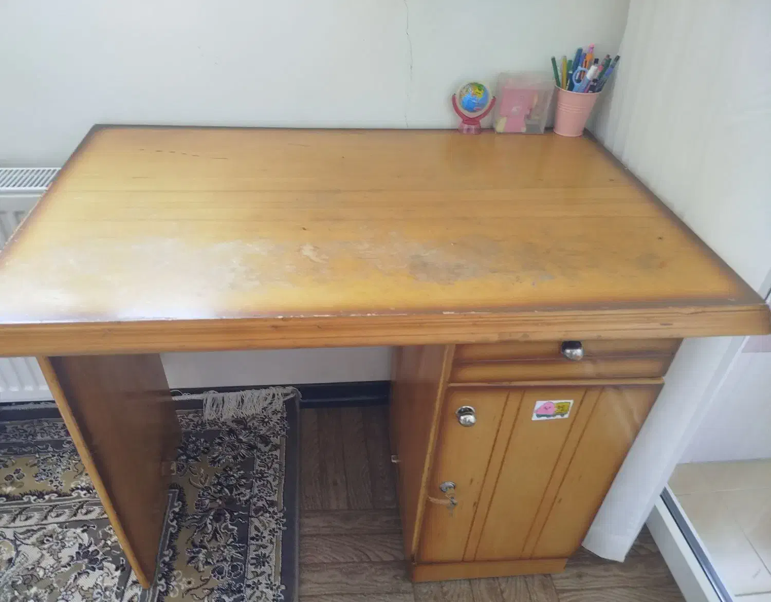 میزتحریرکاملاسالم چوب گردو فقط یک ملیون|میز تحریر و کامپیوتر|فولادشهر, مسکن مهر فولادشهر|دیوار