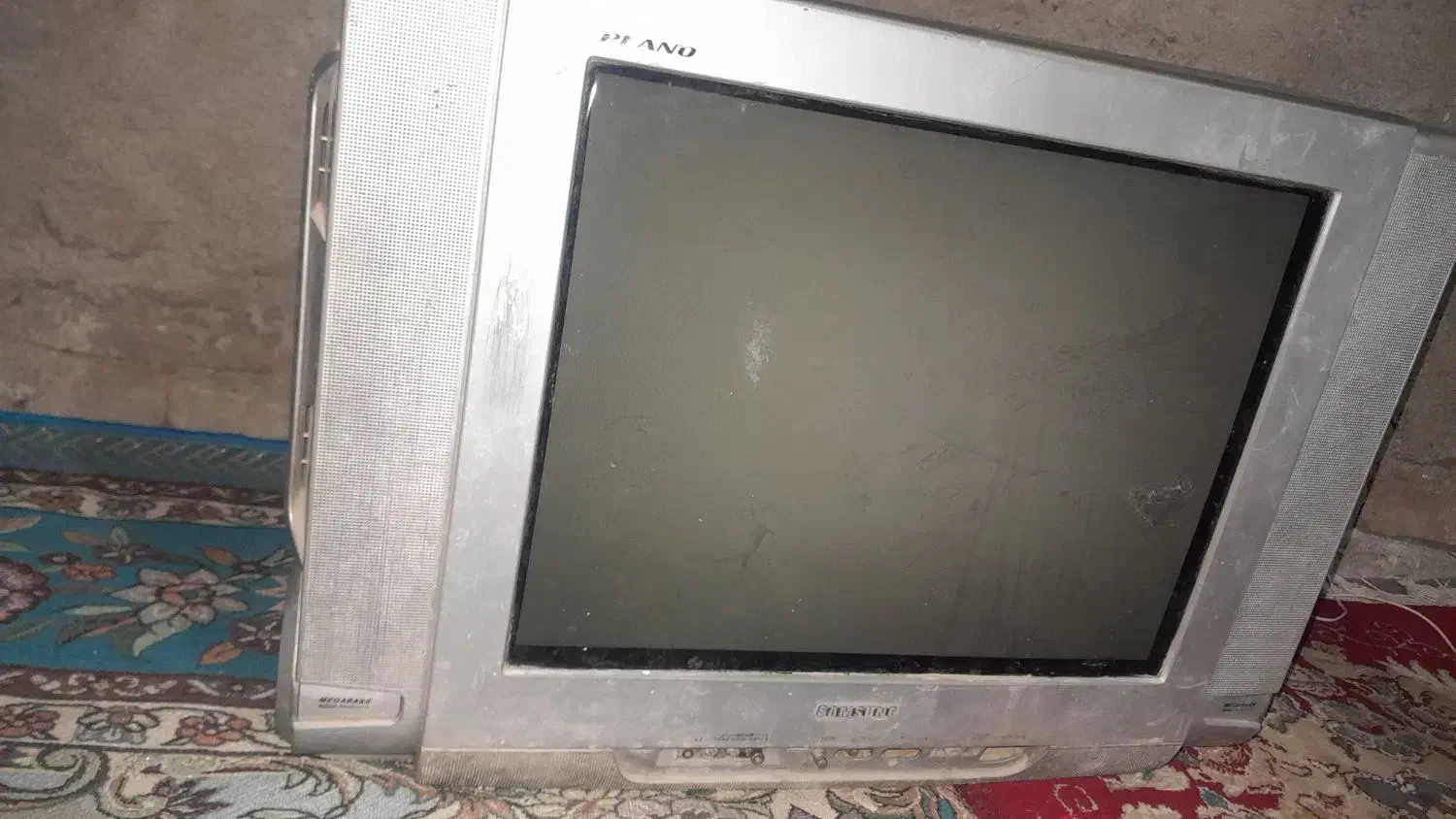 تلوزیون قدیمی ۲۱ اینچ|تلویزیون و پروژکتور|خاش, |دیوار