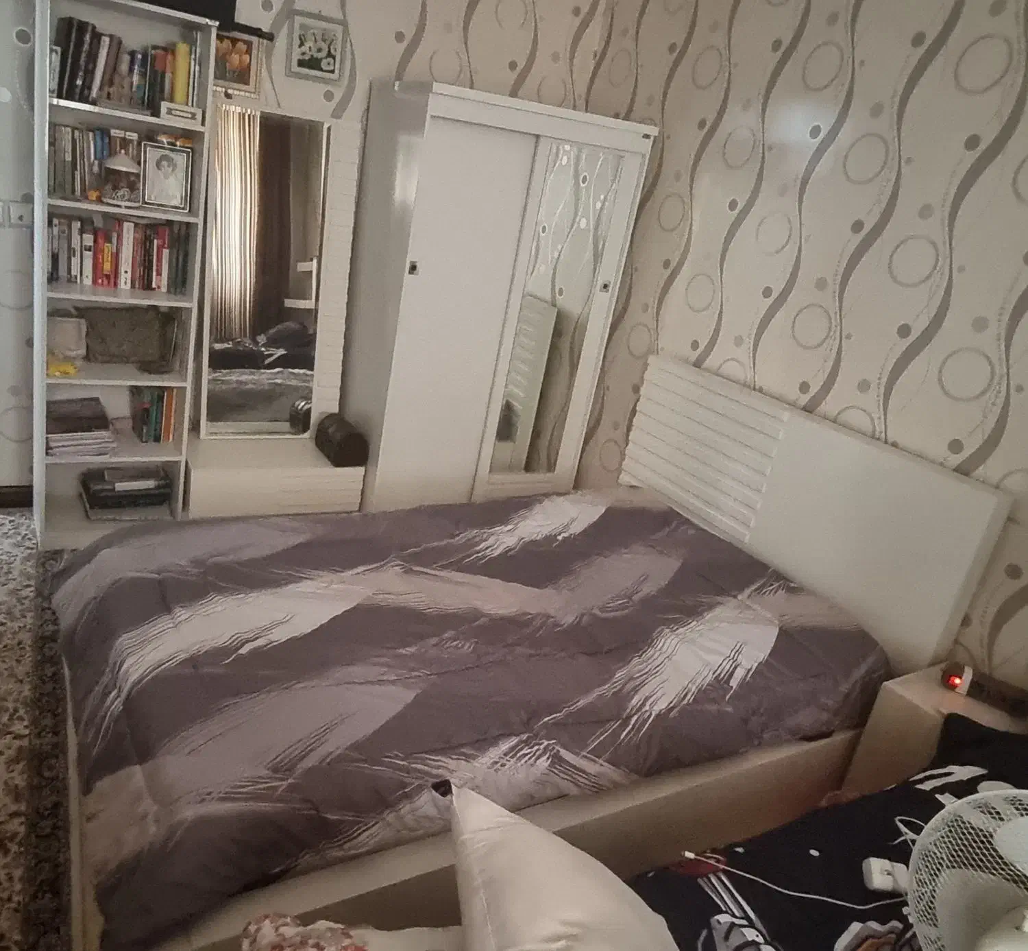 سرویس خواب جوان در حد نو|تخت و سرویس خواب|ورامین, ورامین|دیوار