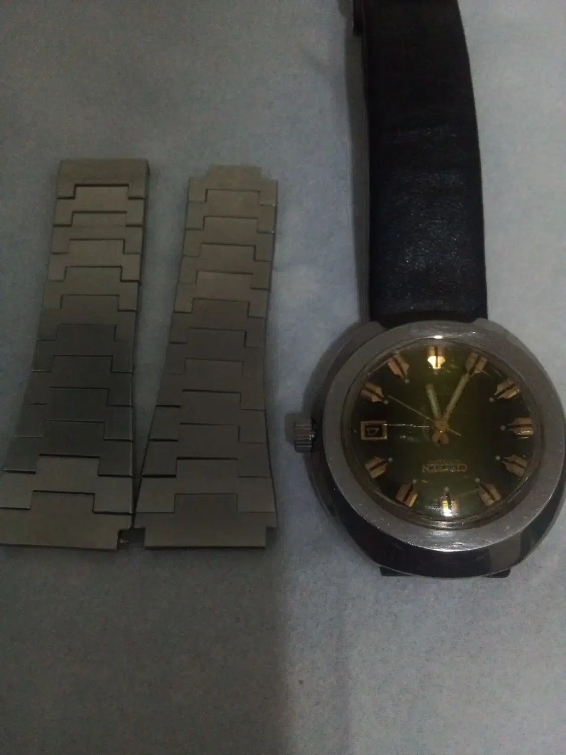 یک عدد ساعت|ساعت|قیامدشت - خاورشهر, |دیوار