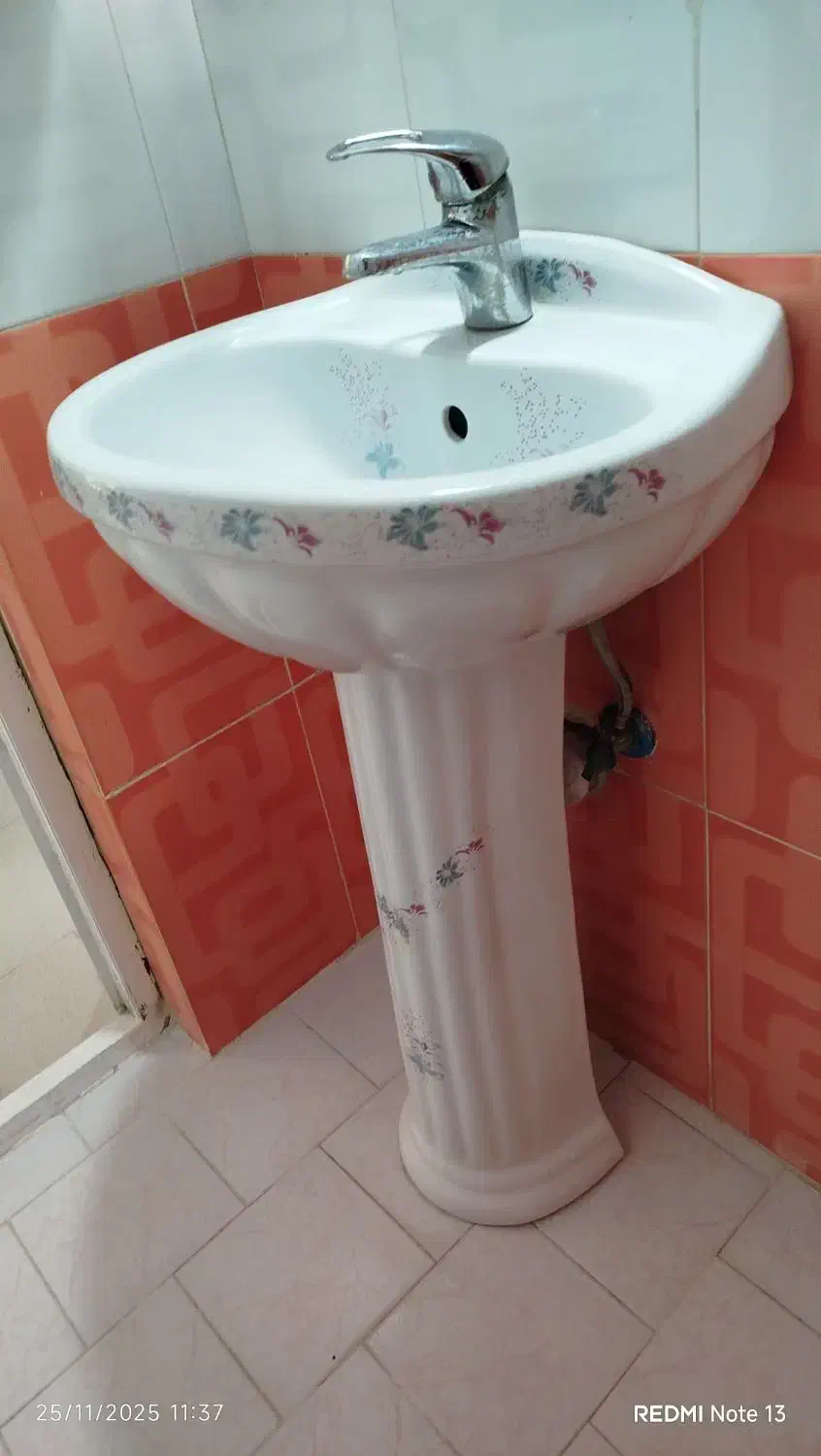 فروش فوری روشویی میزتلویزیون|لوازم سرویس بهداشتی|رشت, ترمینال|دیوار