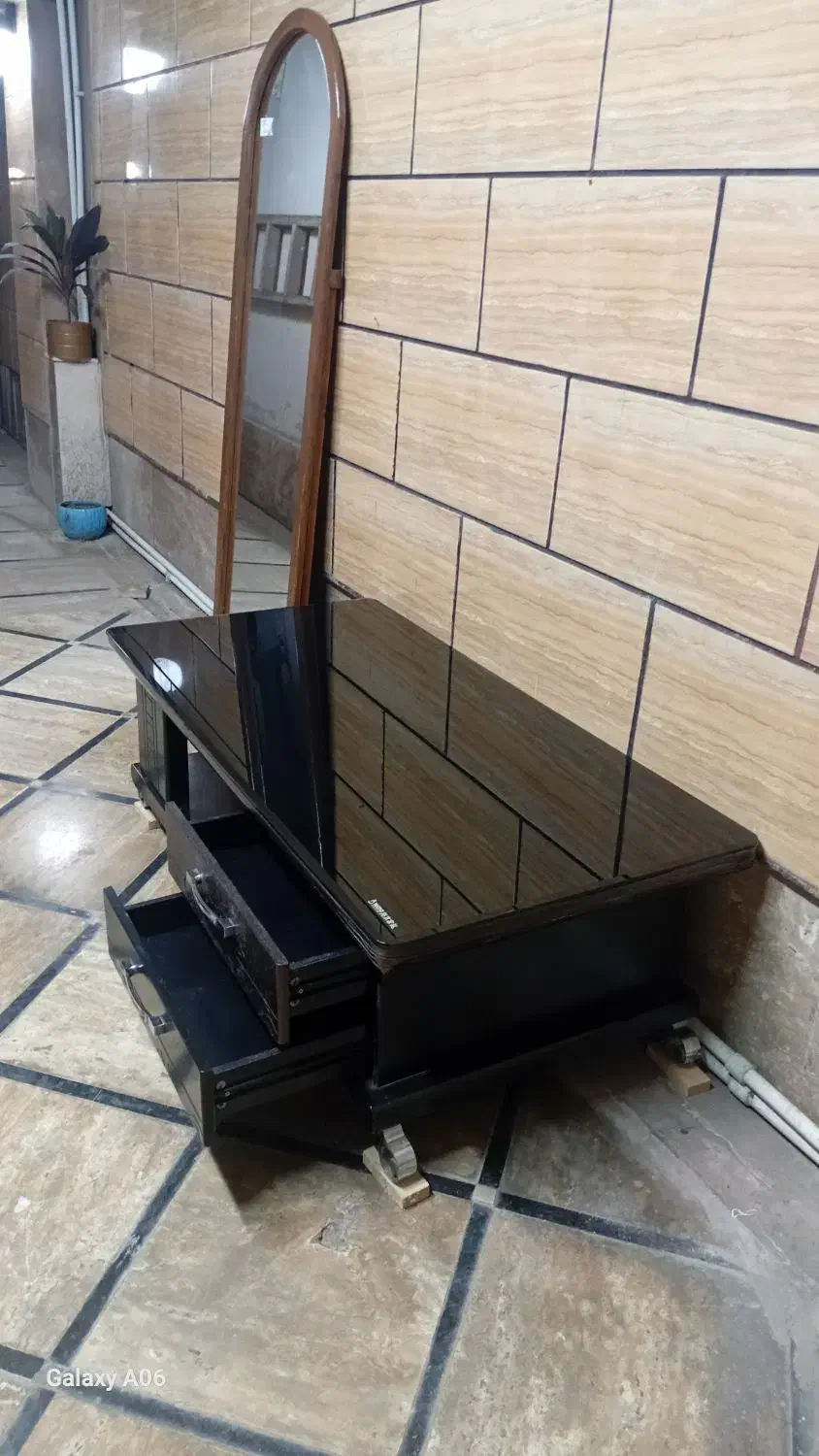 میزجلو مبلی مشکی|مبلمان خانگی و میز عسلی|رشت, شهرک شهید عباسپور|دیوار