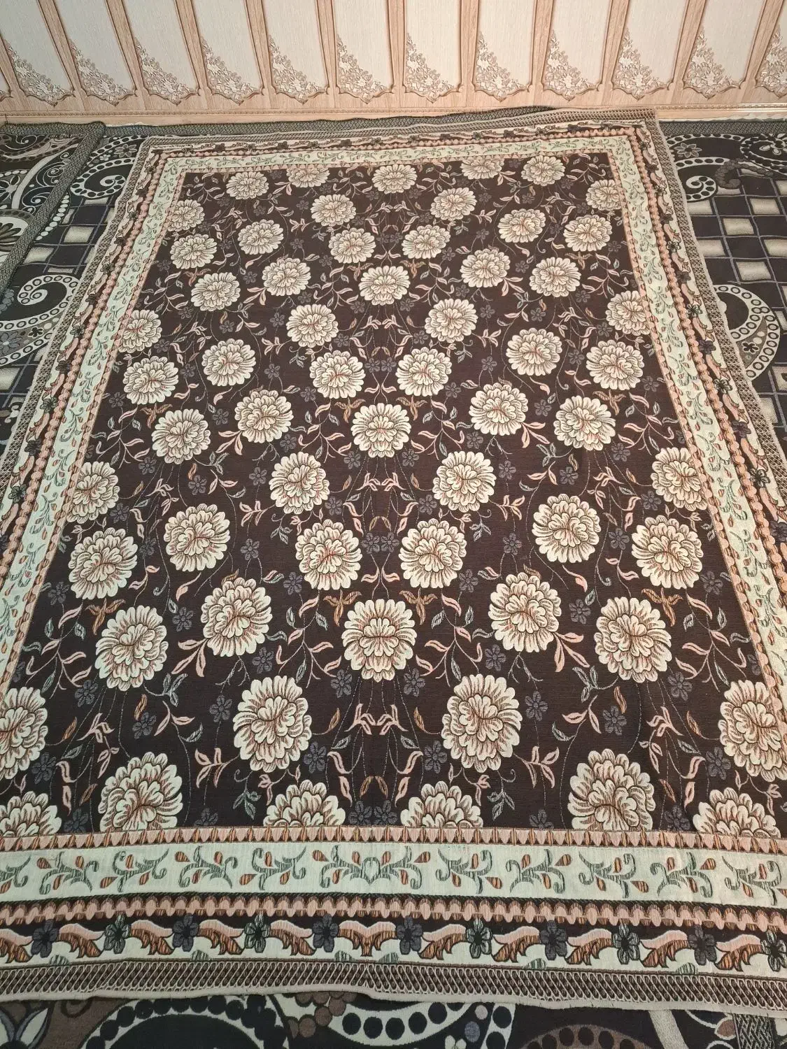 رو فرشی 9 متری|روفرشی|اهواز, فرهنگ شهر|دیوار