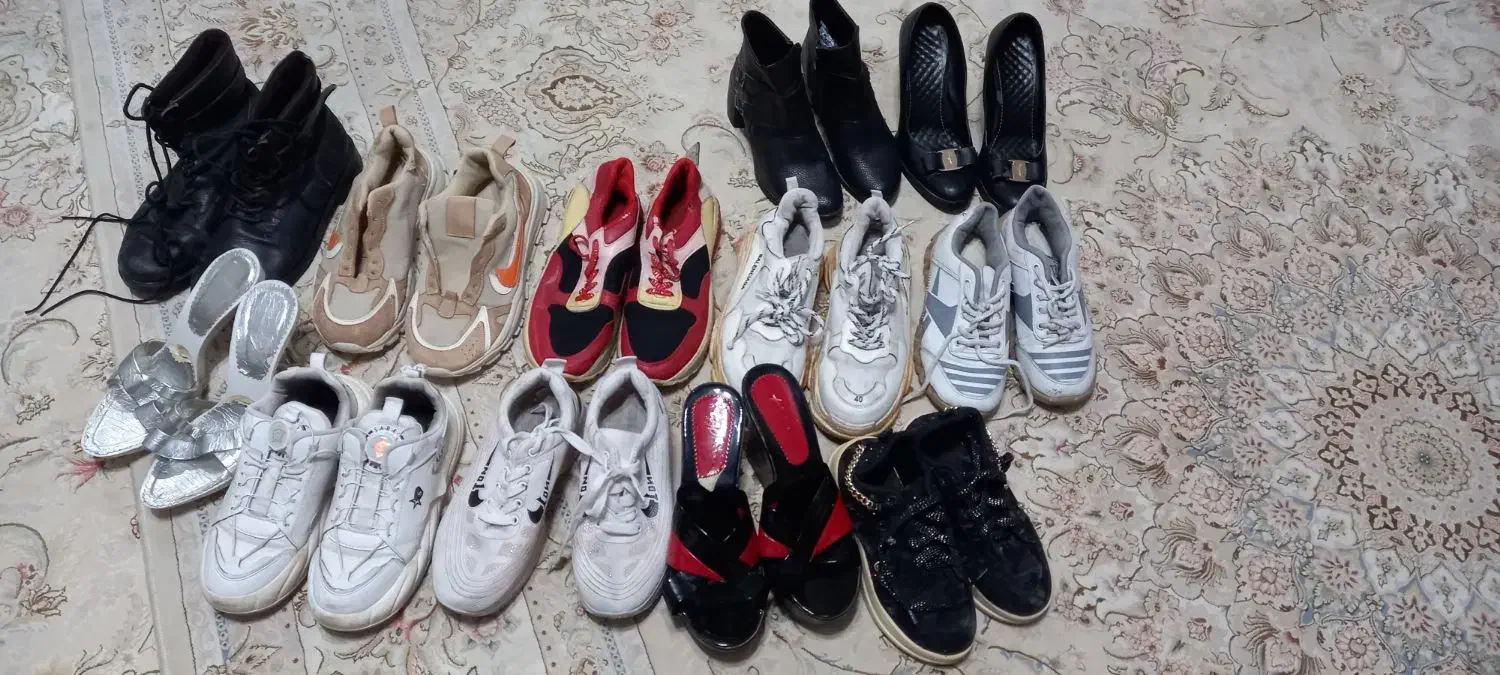 لباس.کیف.کفش|کیف، کفش، کمربند|رباط‌کریم, رباط‌کریم|دیوار