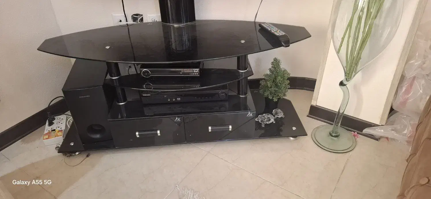 سلام یک عدد میز تی‌وی|میز تلویزیون|شاهین‌شهر, فدک|دیوار