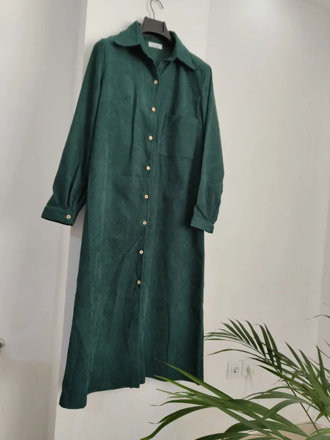 تعدادی مانتو کبریتی|لباس|رشت, یخسازی|دیوار