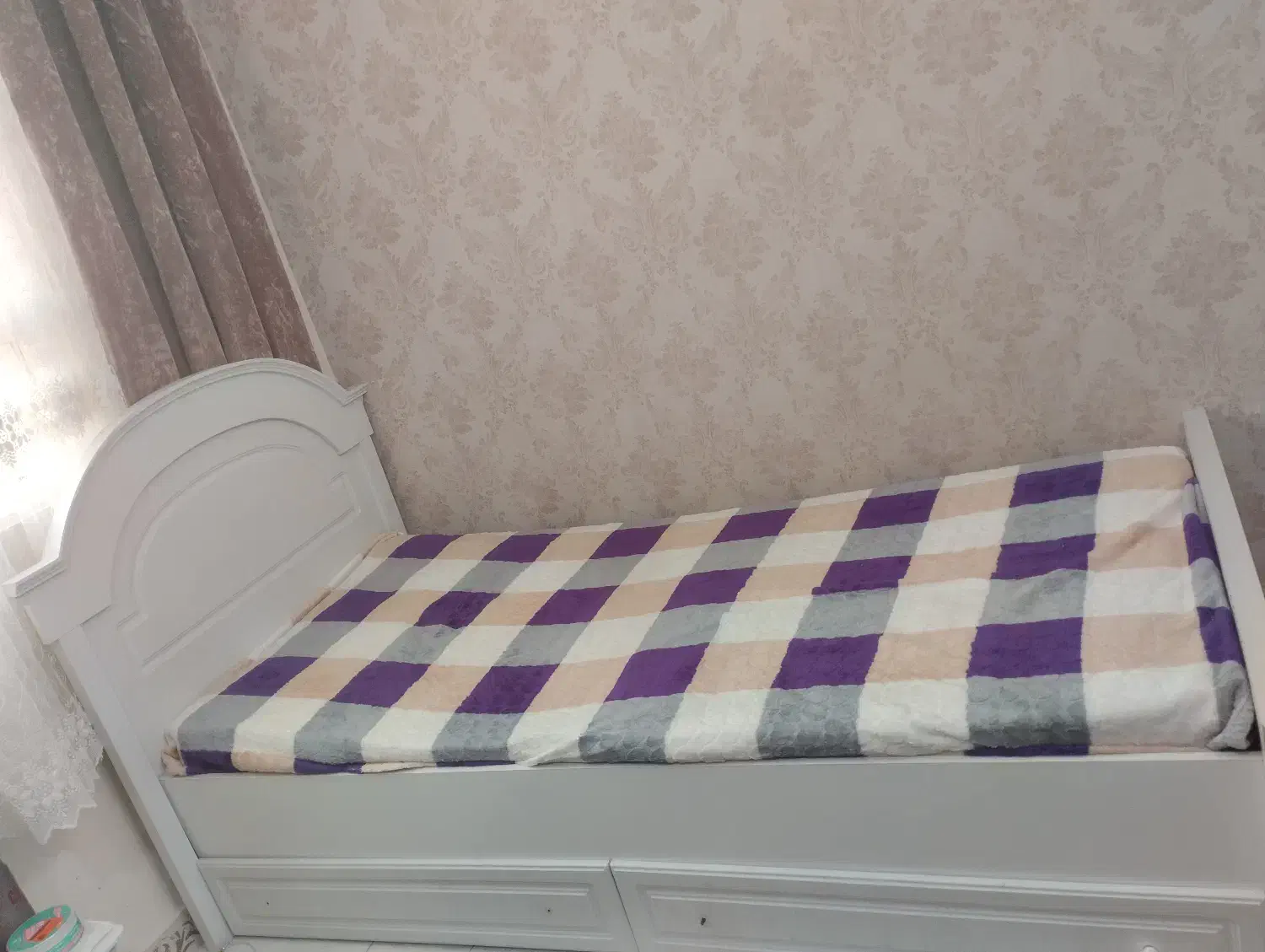 تخت تک نفره سفید|تخت و صندلی بچه|اسلام‌شهر, صادقیه|دیوار