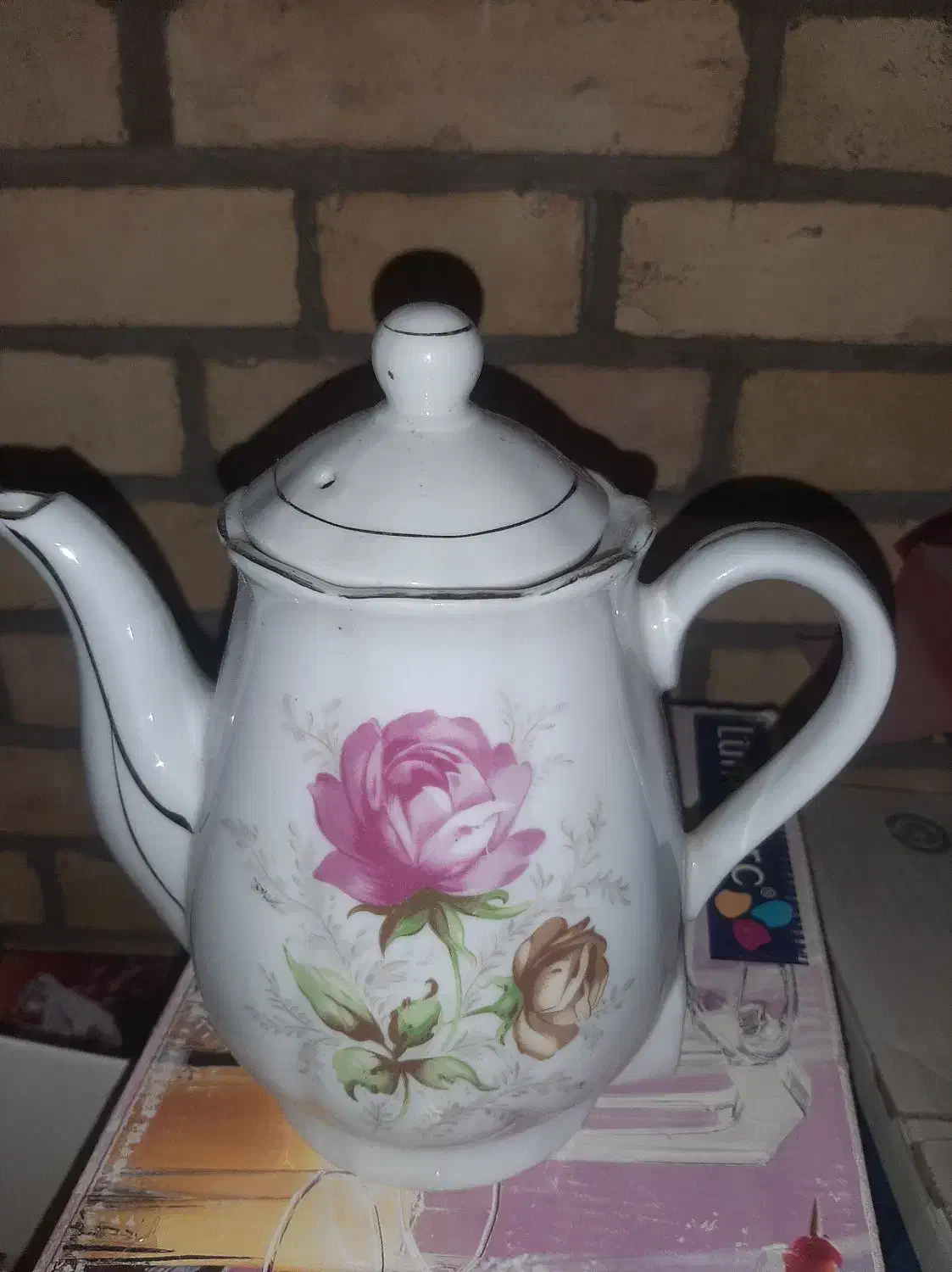 قوری قدیمی|قوری، کتری، قهوه‌ساز دستی|یزد, |دیوار