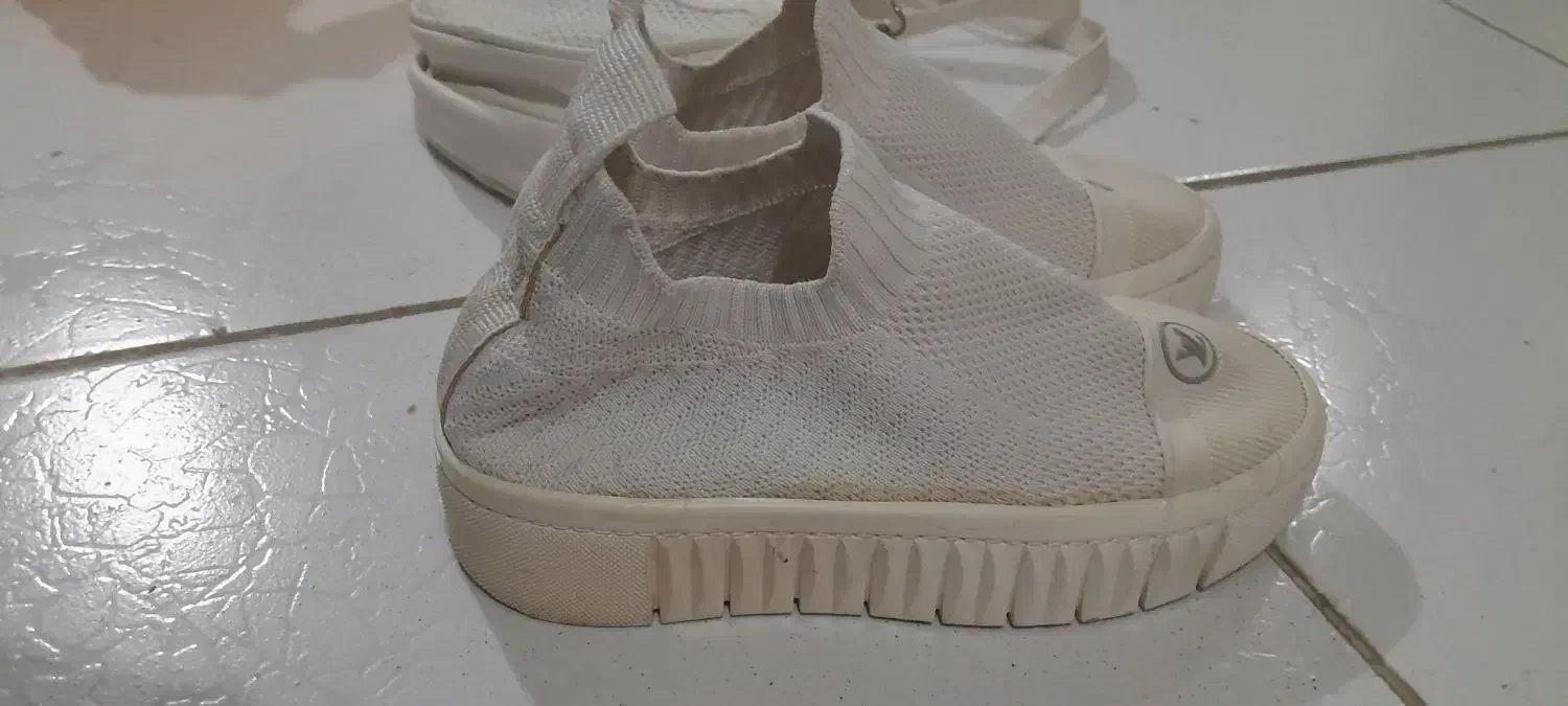 کیف و کفش اسپرت سفید|کیف، کفش، کمربند|سبزوار, توحیدشهر|دیوار