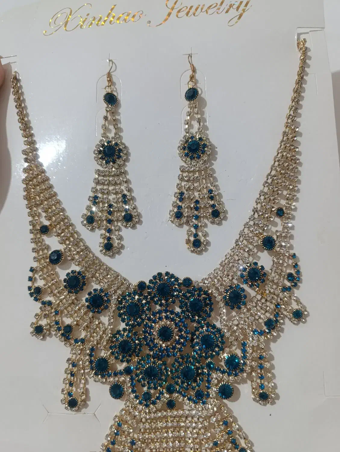 گردنبند|بدلیجات|بشاریات, |دیوار