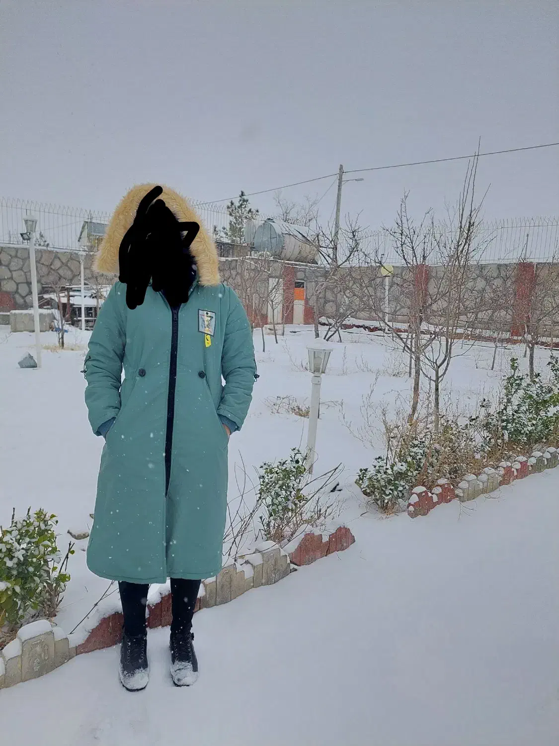 کاپشن|لباس|مشهد, حضرت حجت|دیوار